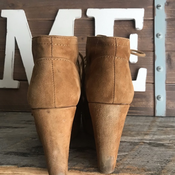 Nine West wedge moccasin in camel color - Picture 4 of 6